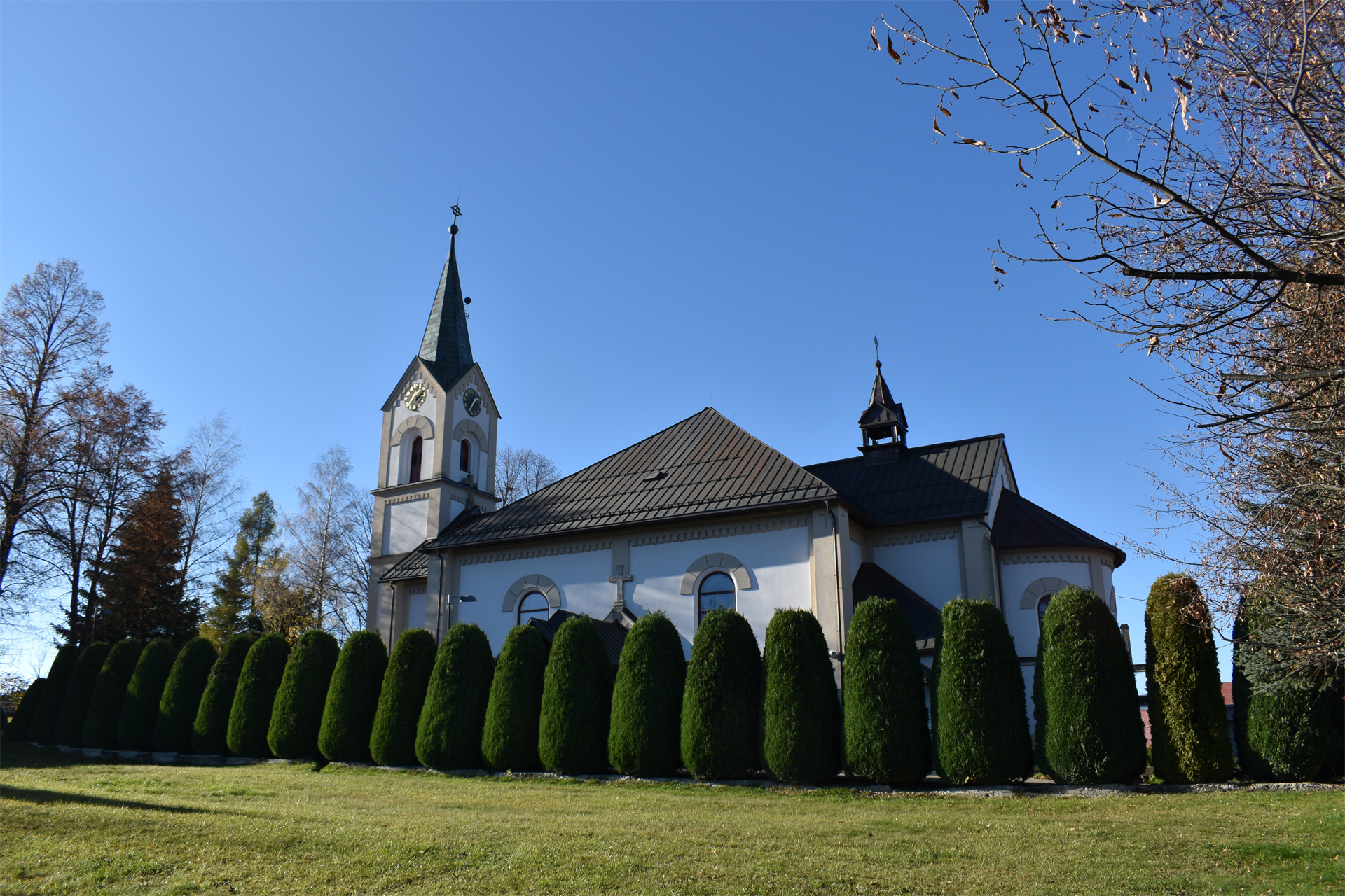 Kostol Mútne – exteriér